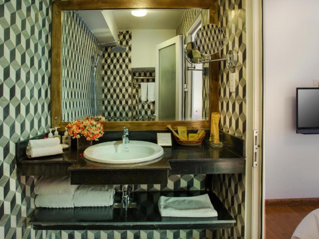 Noble & Swan Boutique Hotel Hanoi Buitenkant foto