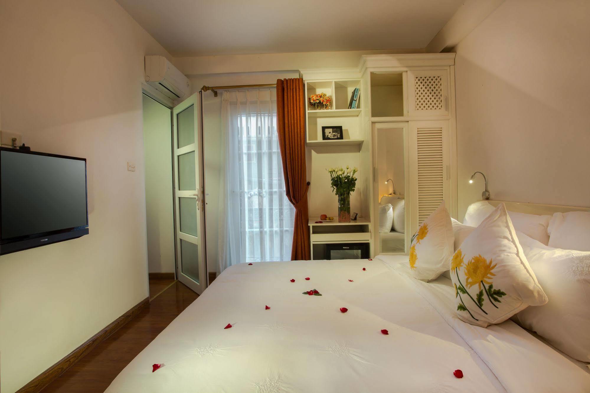 Noble & Swan Boutique Hotel Hanoi Buitenkant foto
